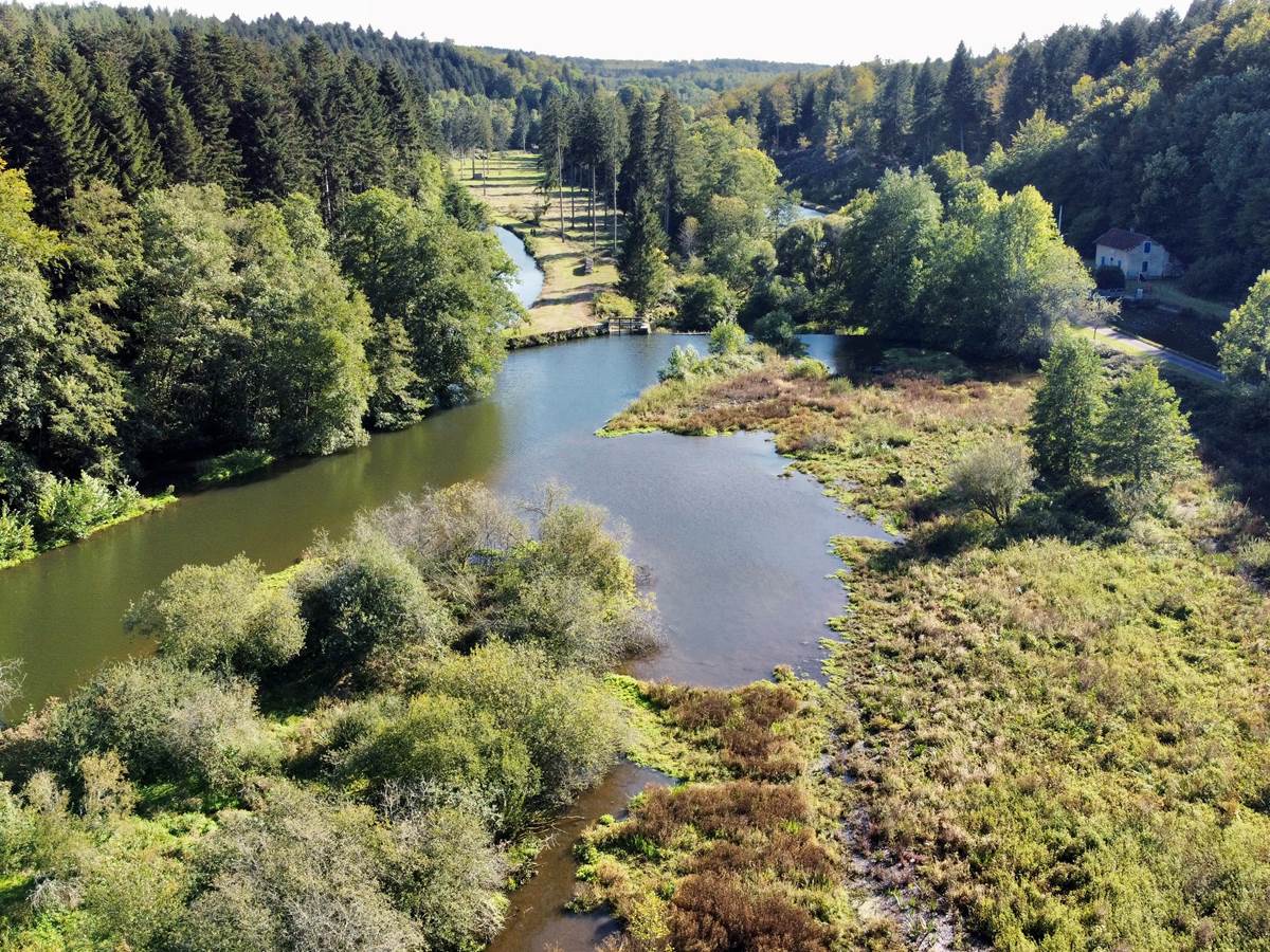 Le barrage et sa retenue d'eau