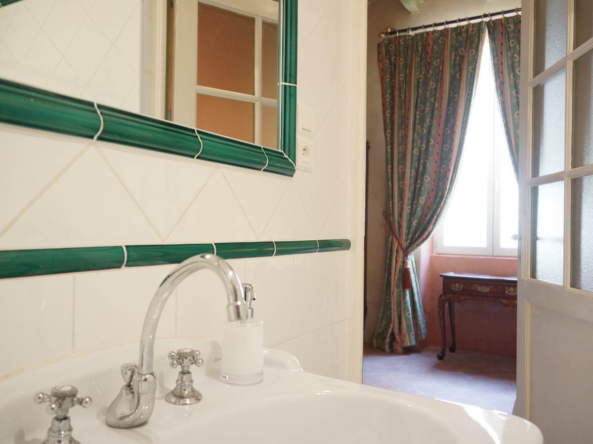 Maison en Provence de charme - Salle d'eau chambre ocre beige et orange - Lapalud - Vaucluse