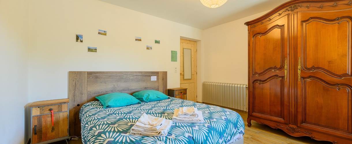 notre chambre avec son lit queen size crédit photo :Thibaut Schenkel
