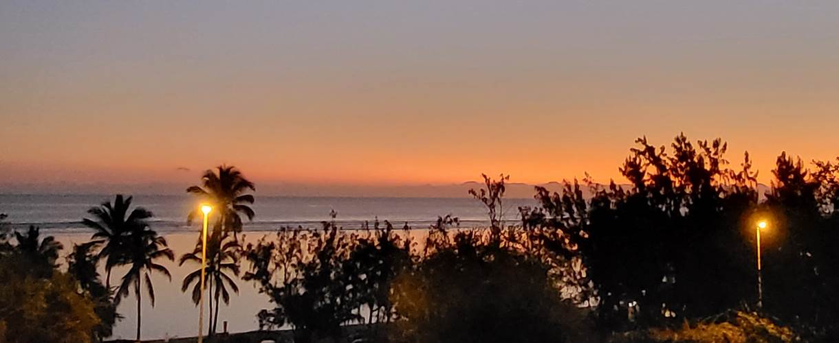 Vue sur la plage de Trou d'eau de nuit