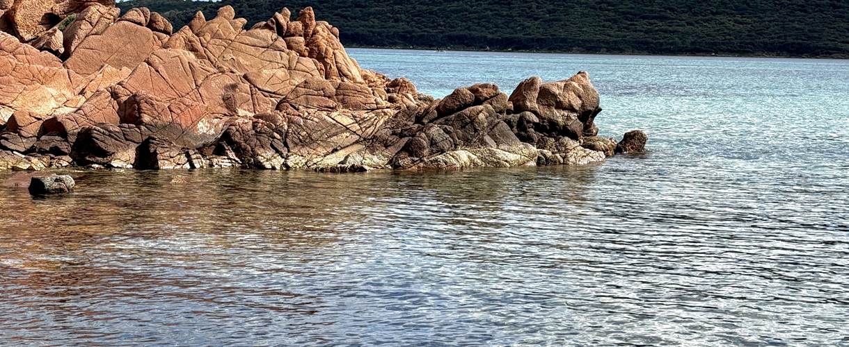 rochers-eau-cristalline-cala-rossa