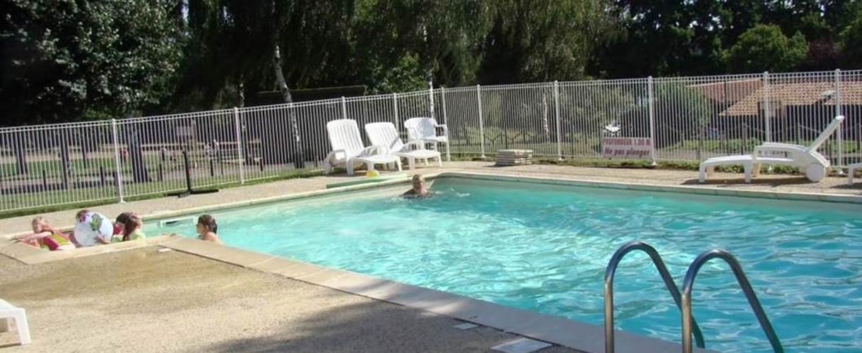 piscine du hameau de gi^te de la Chassagne