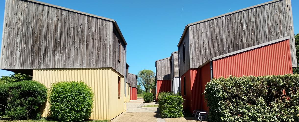 Allée centrale gîtes