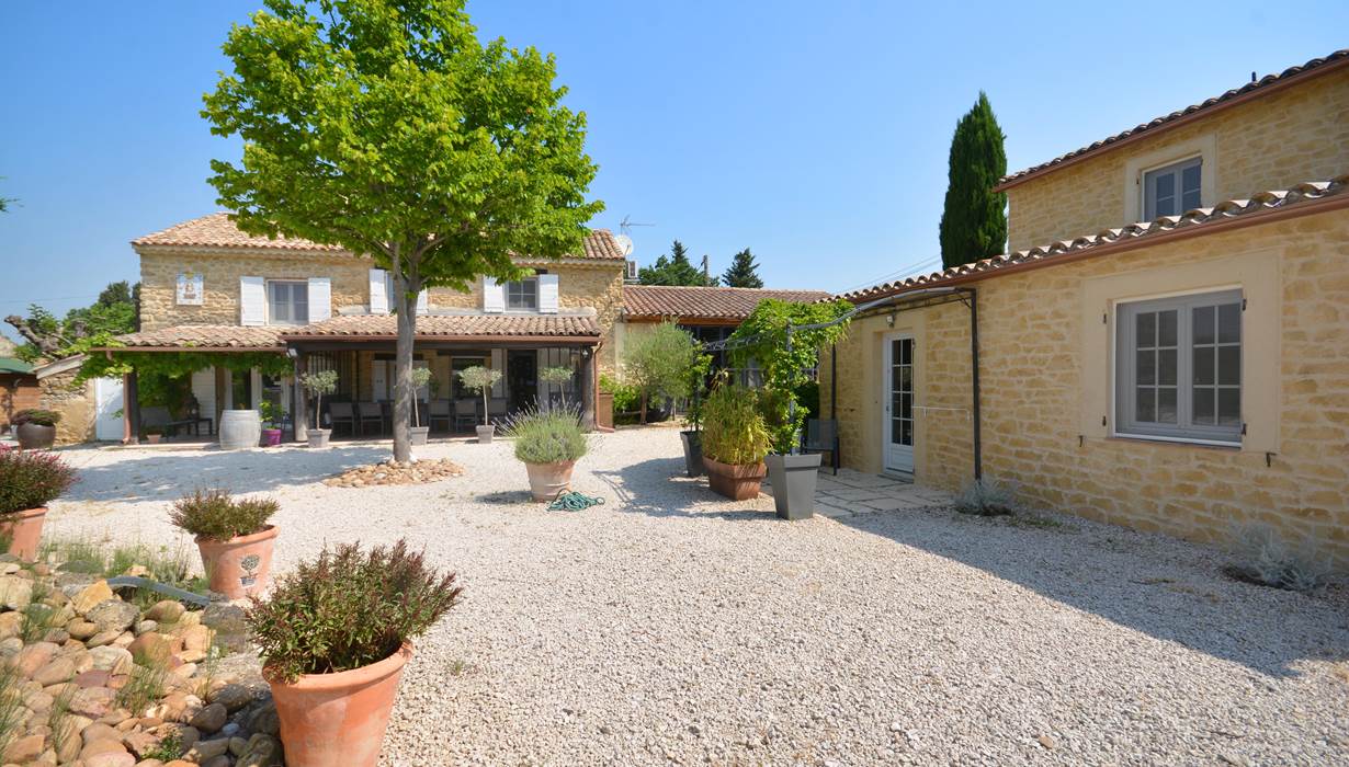 le mas julien , au coeur de la provence et du vignoble de chateauneuf du pape