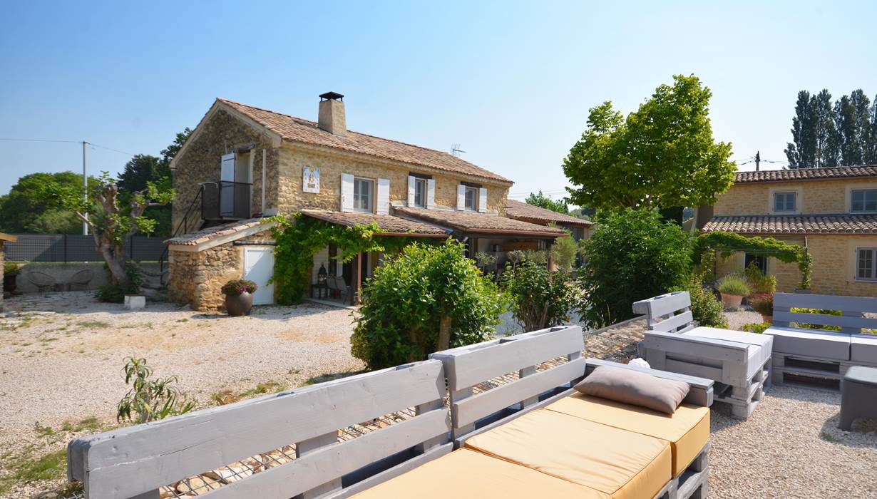 le mas julien , au coeur de la provence et du vignoble de chateauneuf du pape