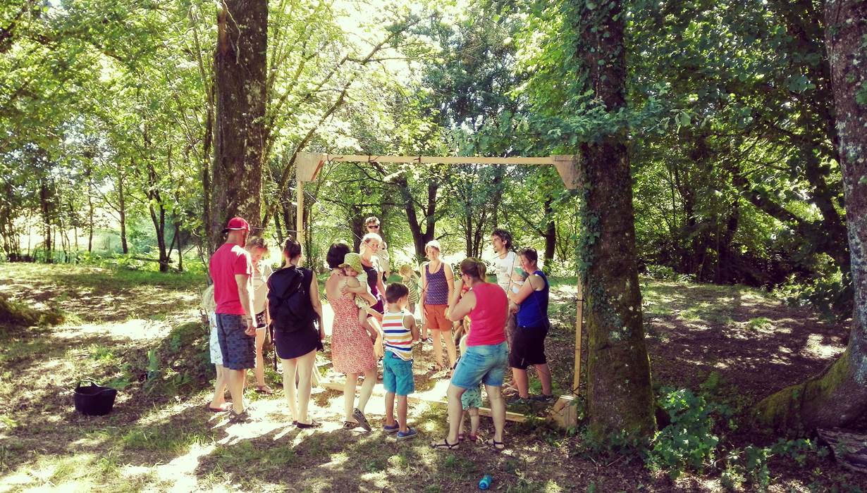 jeux coopératives dans les bois pendant l'été, samenwerkingsspelen tijdens de zomer, teambuilings activiteiten zomer