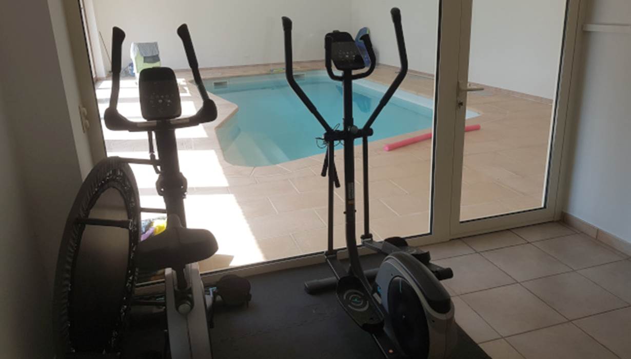 Coin fitness (vélo d'intérieur, vélo elliptique et tapis de course) ouvert de 9 à 19h