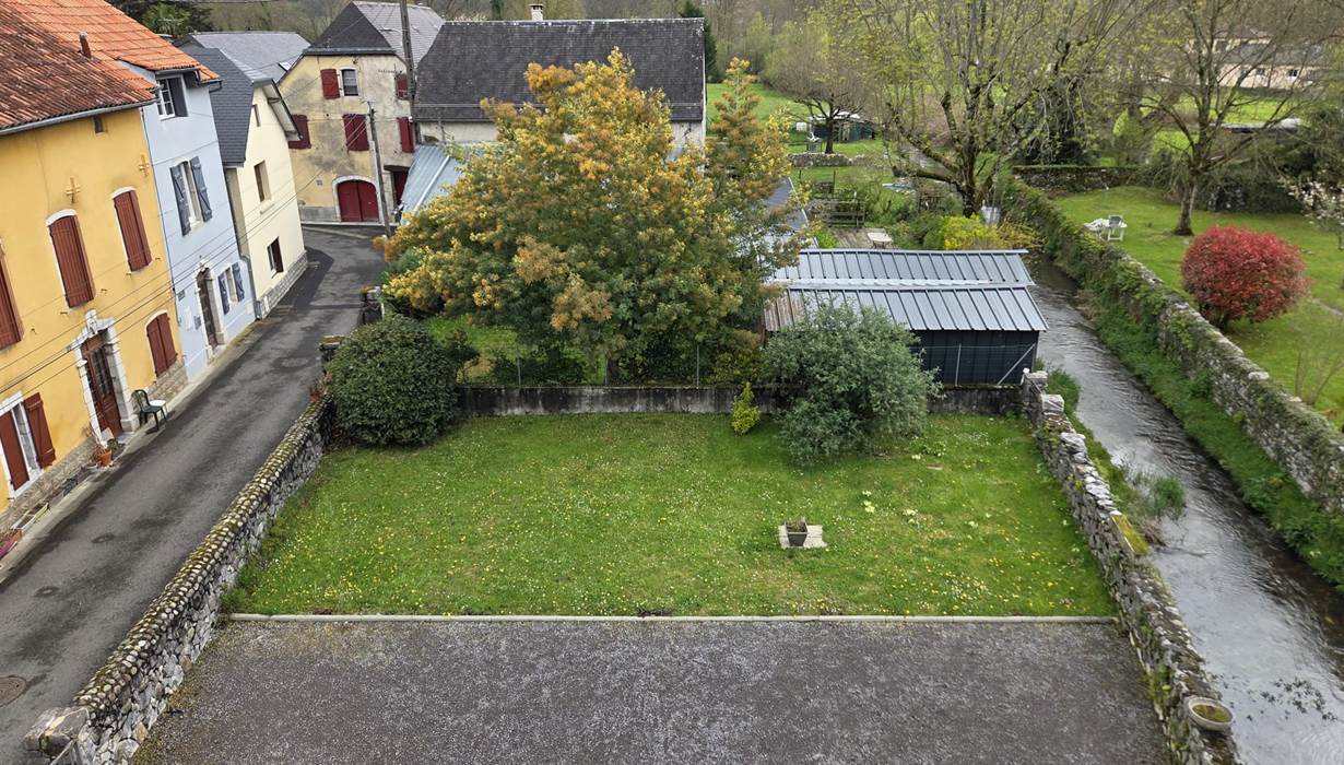 vue sur le jardin depuis loggia