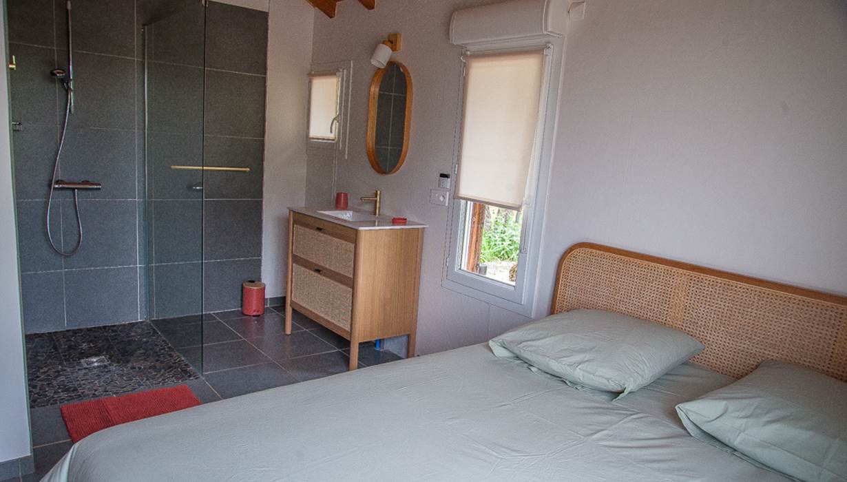 Gîte du causse Loubressac Chambre 1 RDC avec SDB privative