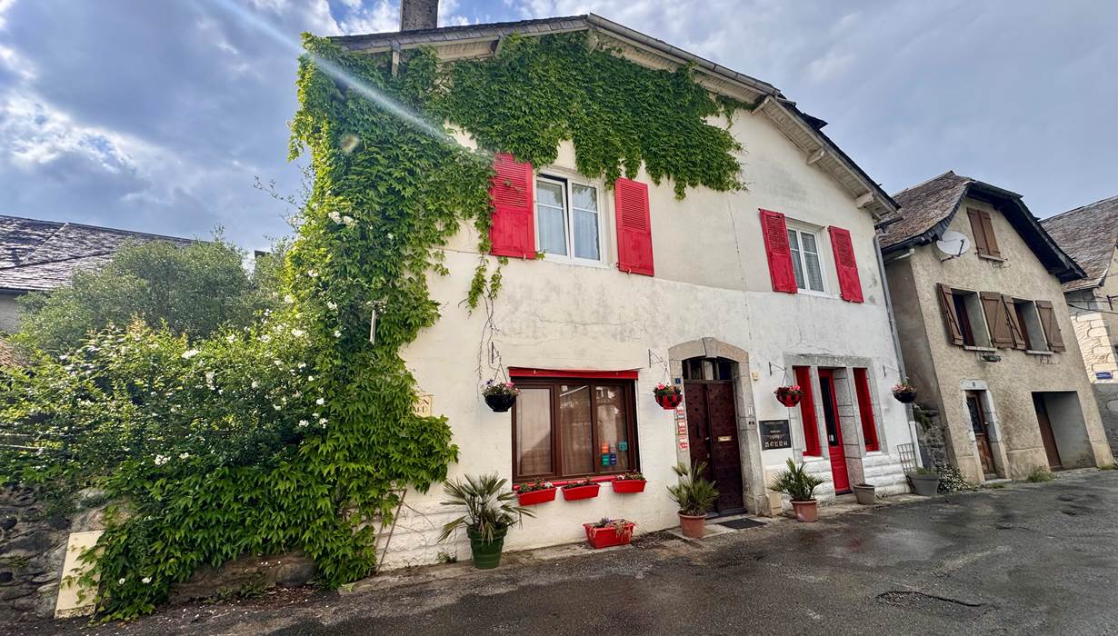 000_1Exterieur_MaisonLuard_Maisondhotes_Bedous