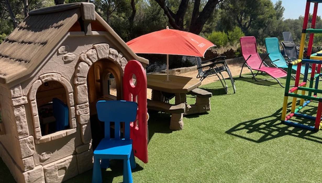 Jeux enfants en contrebas du terrain