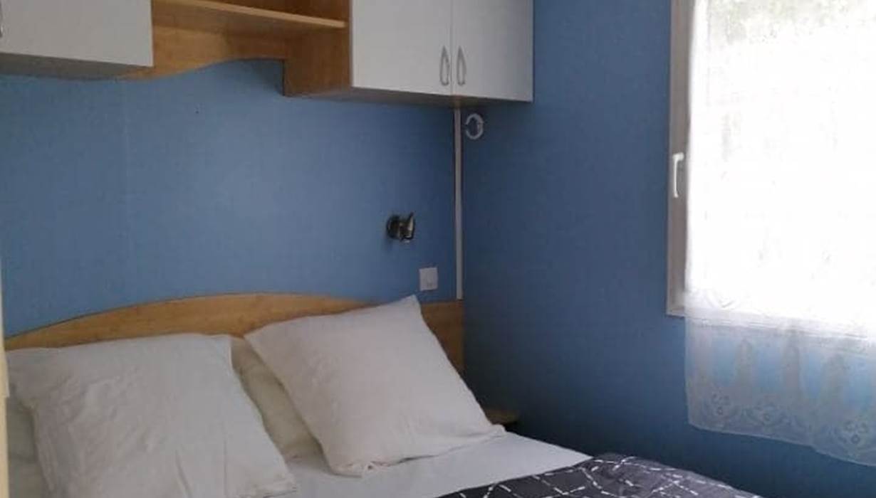 chambre lit double  Logis bleu Domaine Quiescis