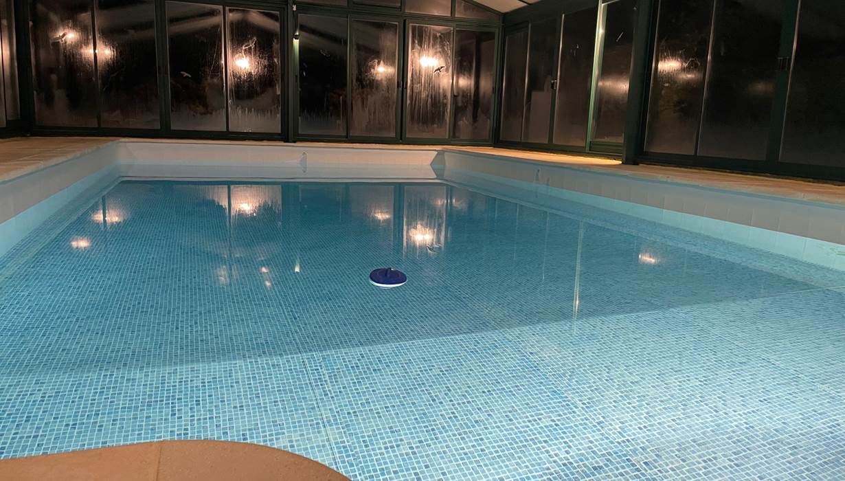 piscine-chauffee-abritee-maison-vacances-amis-baden-golfe-du-morbihan-bretagne-sud