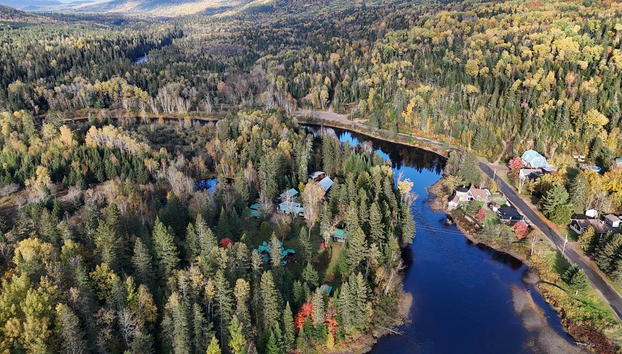 Rivière Bostonnais au pied du Domaine