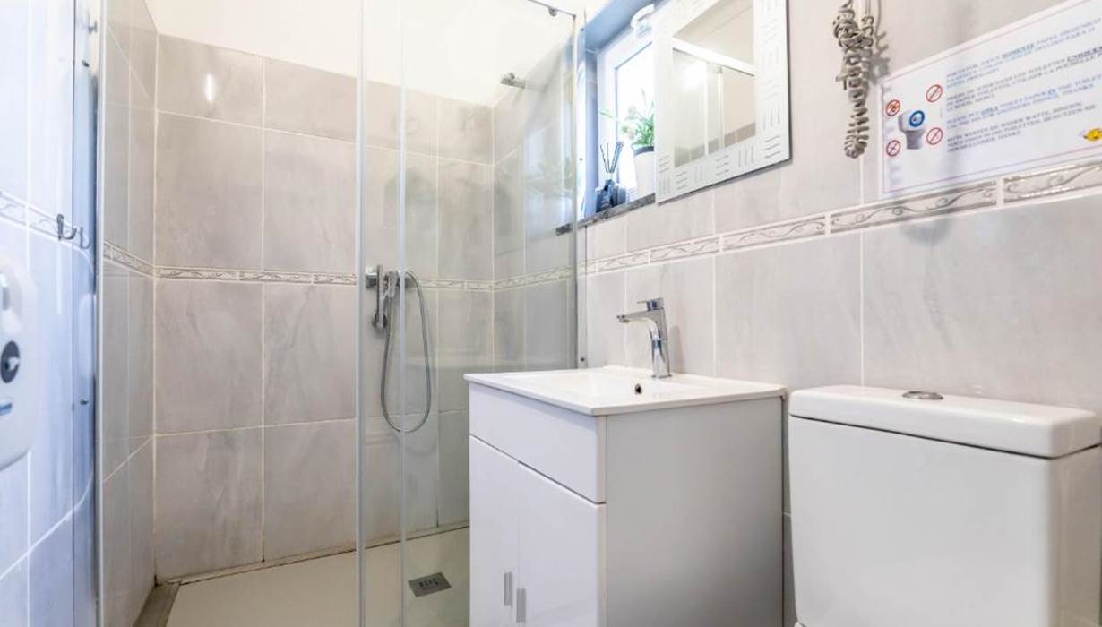 Salle d'eau chambre numéro 5 St Raphaël 