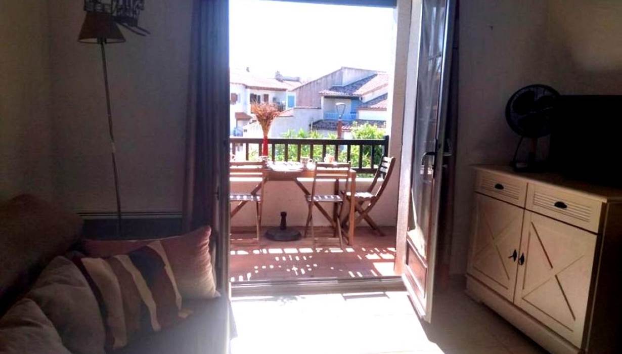vue sur la terrasse ensoleillée