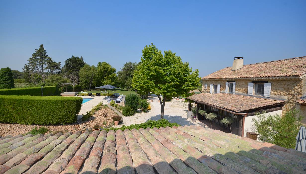 la vue du jardin depuis la chambre de titouan