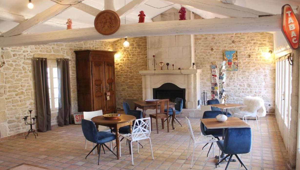 salon-maison-hotes-la-demeure-aubais.jpg