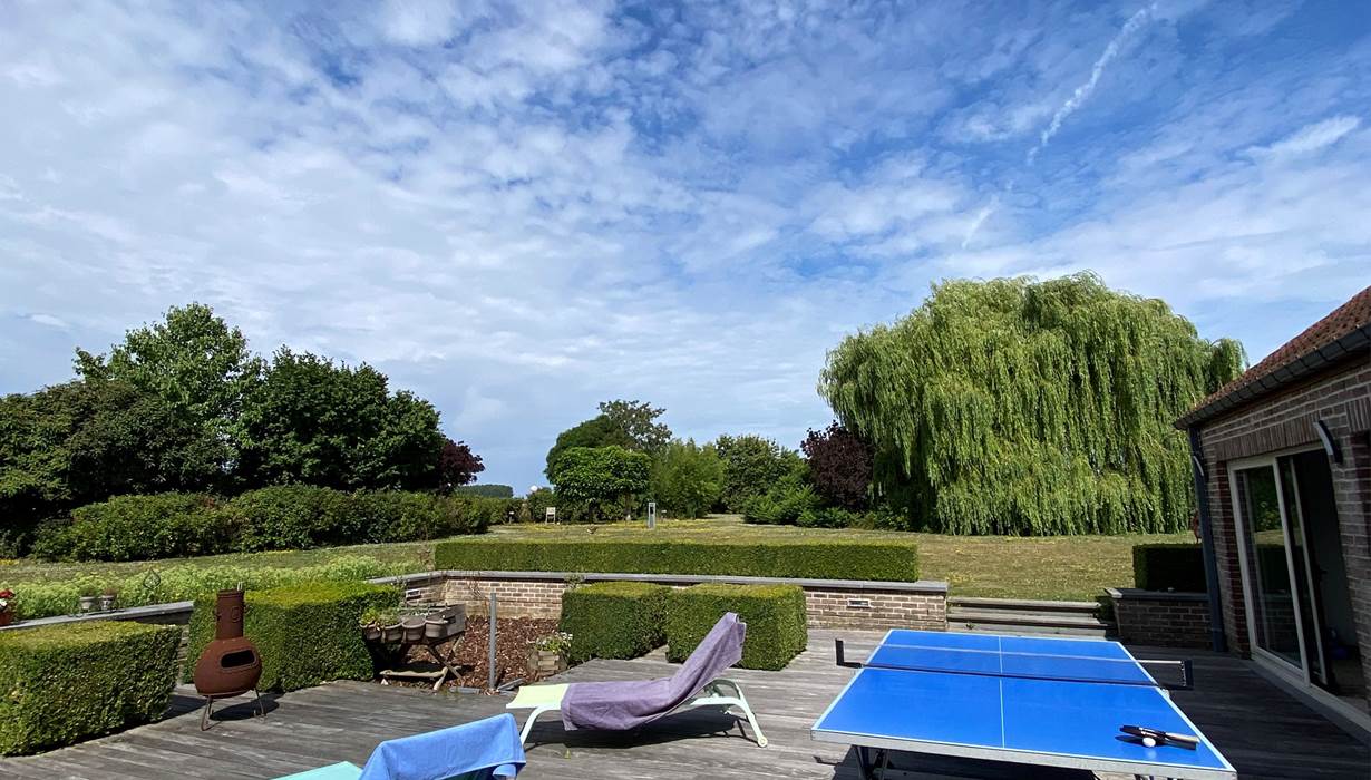 Ping-pong au jardin, accessible de 9 à 19 heures