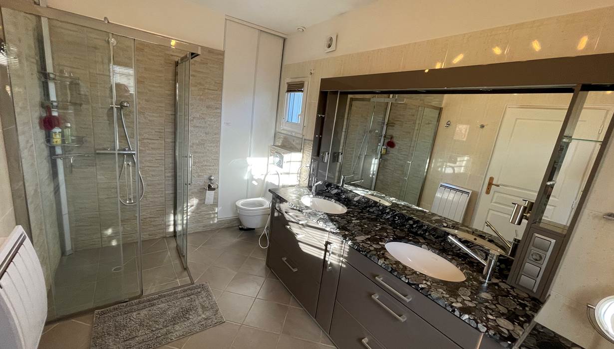 salle-de-bain-moderne-confort-baden-golfe-du-morbihan-bretagne-vacances