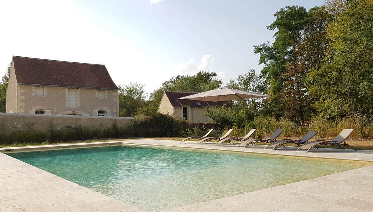 Piscine extérieure chauffée du Domaine des Cyclamens
