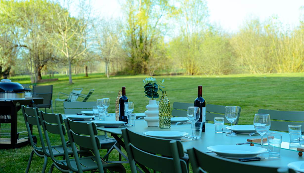 repas-exterieur-gite-groupe