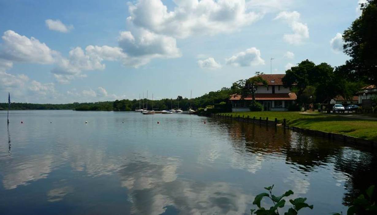 Les RIves du Lac de Léon