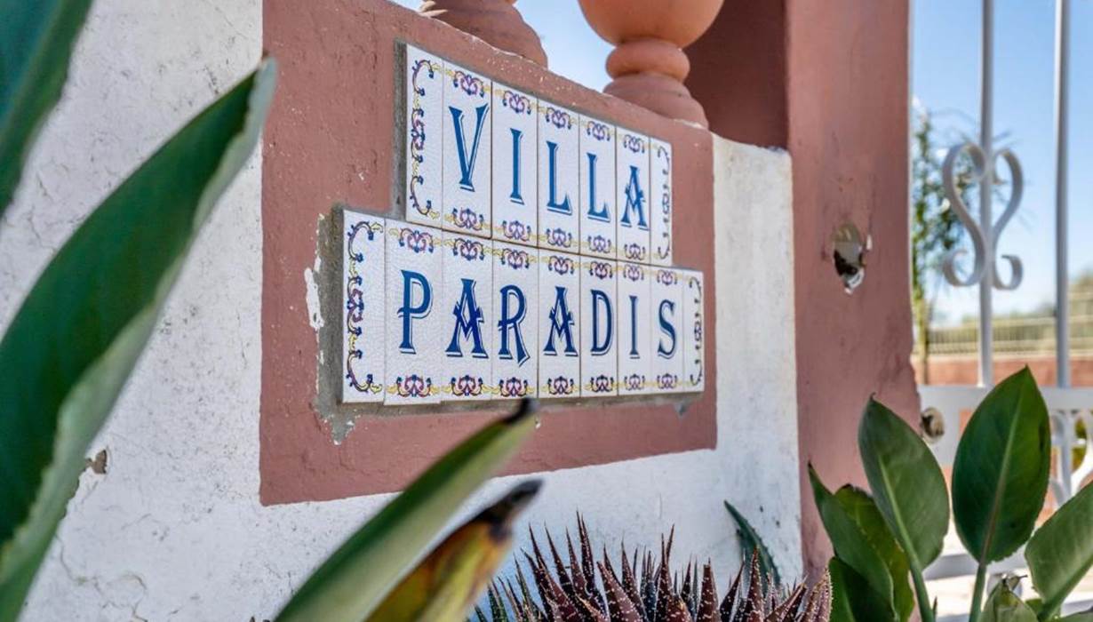 Entrée principale villa paradis 
