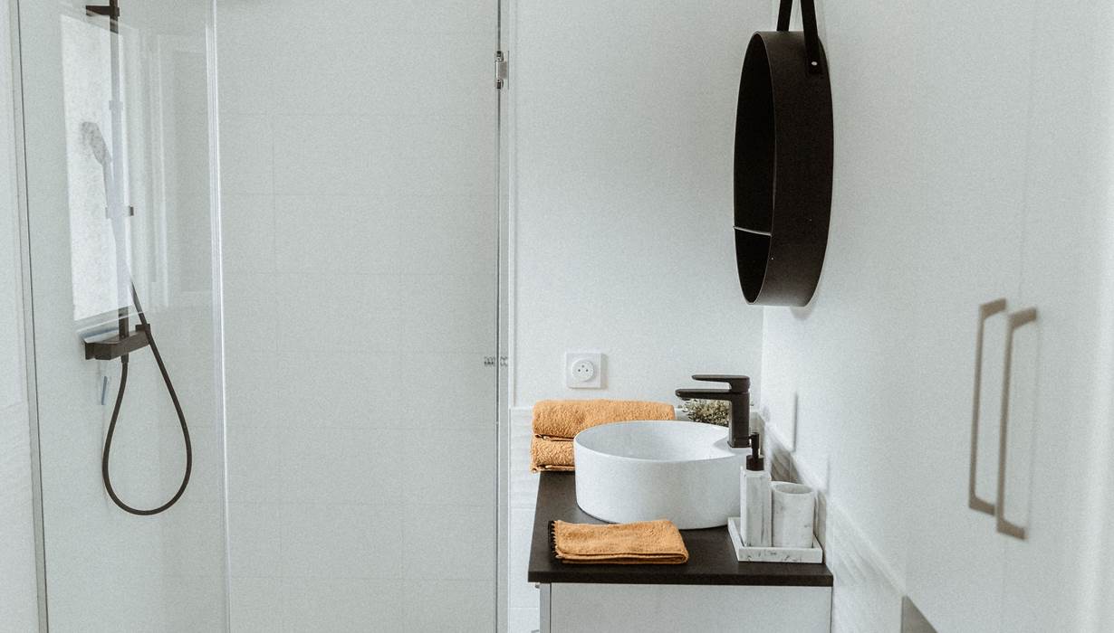 Grande salle de bain avec WC