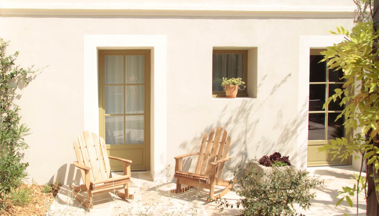 l'entrée du logis, exclusivement réservé à nos hôtes. Une chambre par étage pour une sérénité maximale