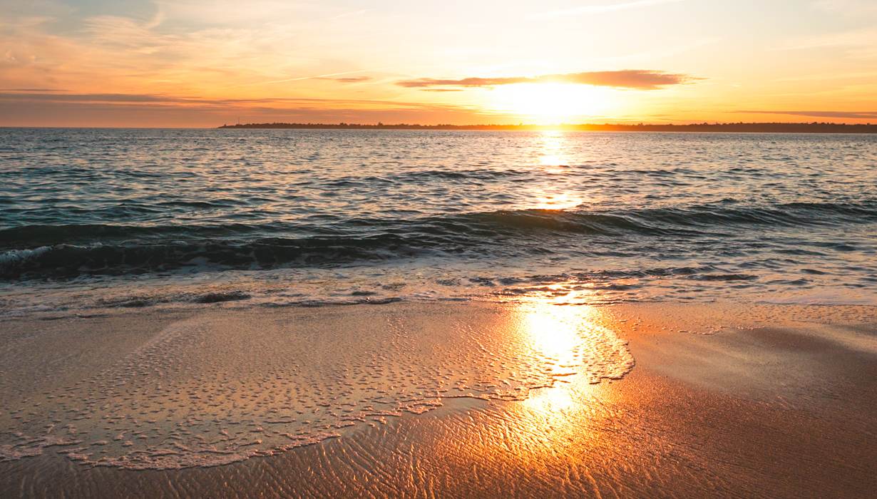 Coucher de soleil de la plage des Sables Blancs Concarneau Finistère Bretagne
