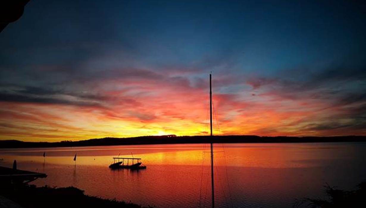 Coucher de soleil sur le lac de Léon