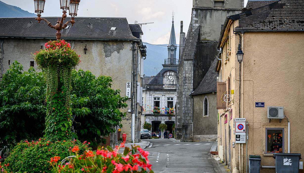 Vue sur le centre du village depuis la rue du moulin.