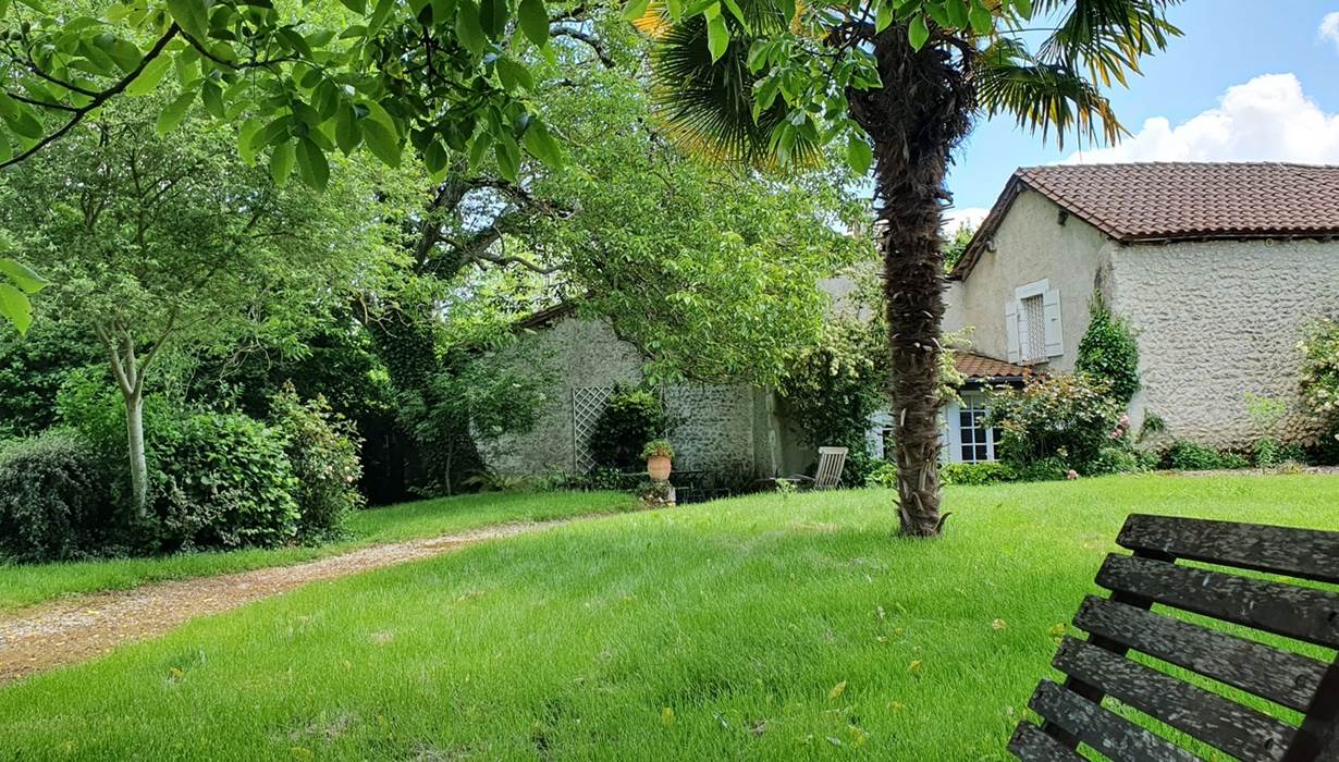 Gites Dordogne - La Petite Clavelie côté parc