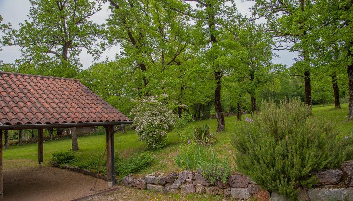 Gîte du Causse Loubressac Carport