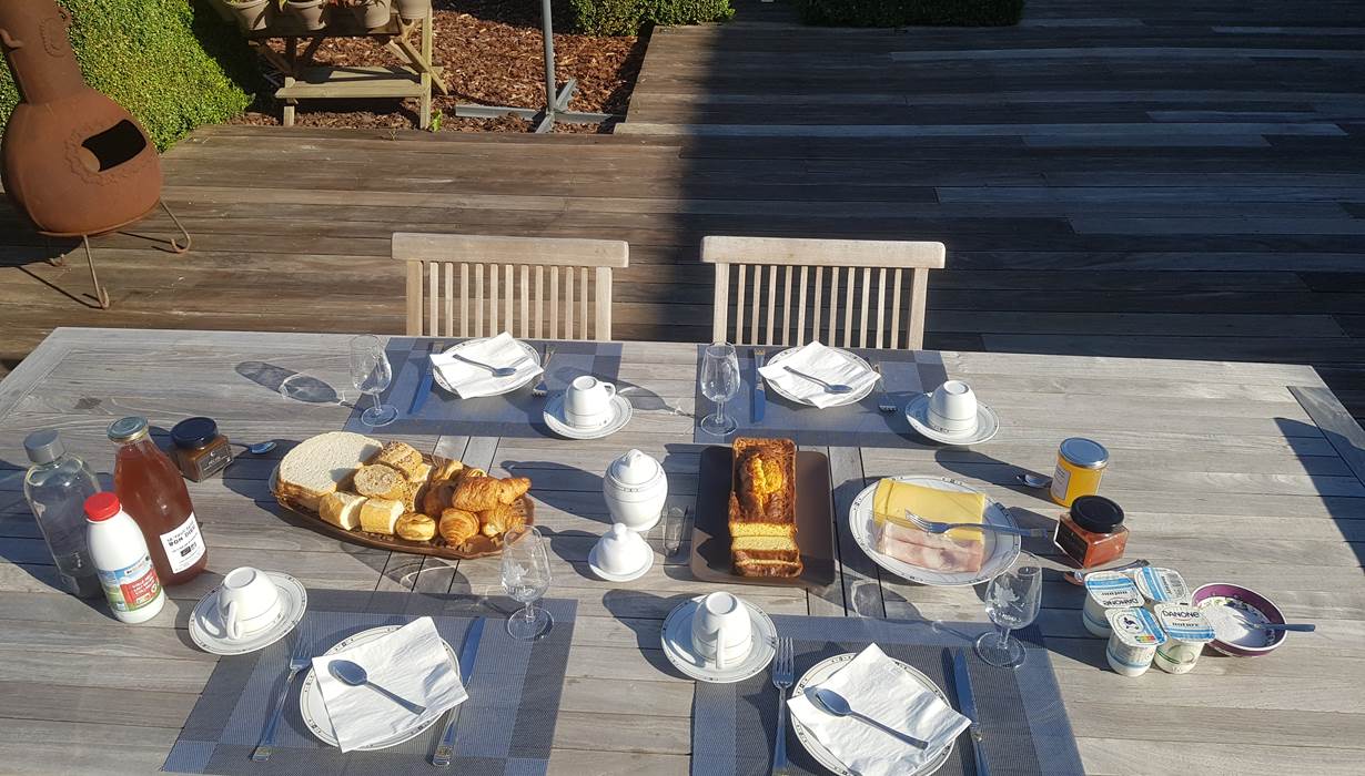 Petit déjeuner sain et copieux servi entre 8 et 10 heures