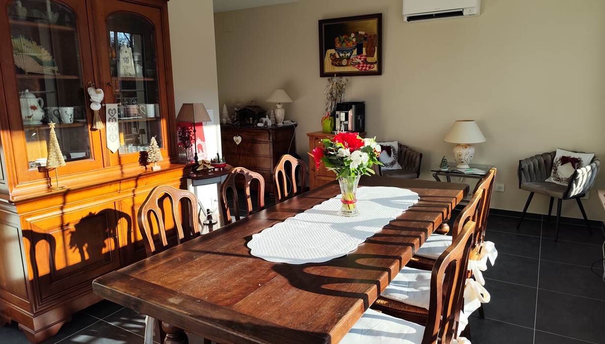 salle à manger dédiée aux hôtes