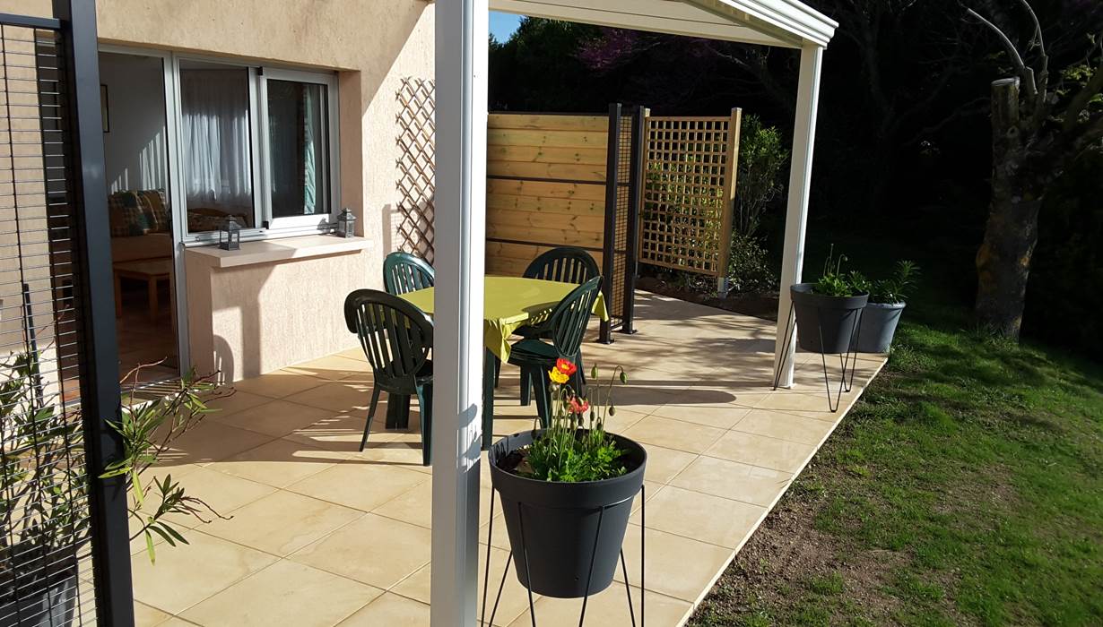 terrasse et entrée de l'appartement
