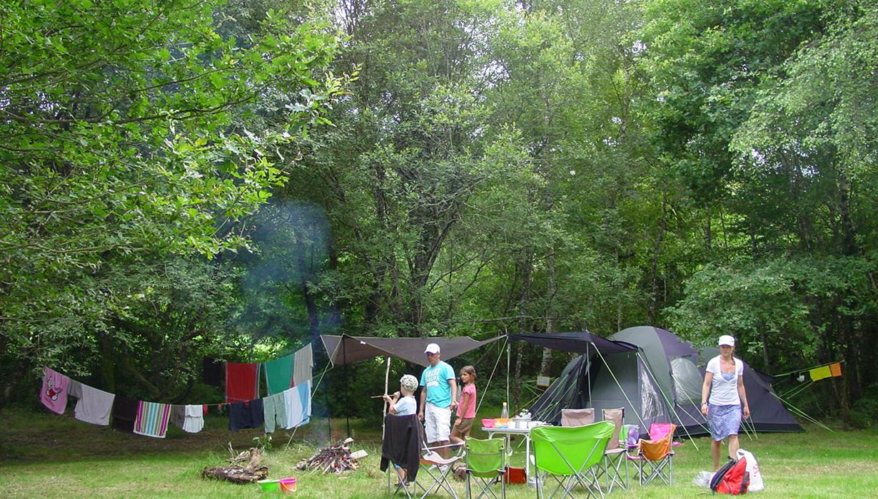 gezinscamping, semi sauvage, kamperen in de natuur,  bijna wild kamperen, faire du camping à l'ancien, ouderwets kamperen, gay friendly, faire du camping mono parental, eenoudergezin kamperen