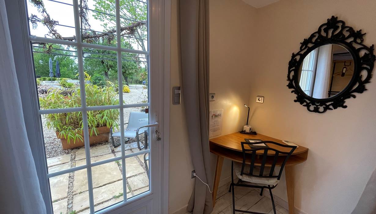chambre julien coin bureau
