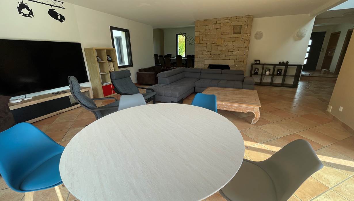 Grand salon spacieux