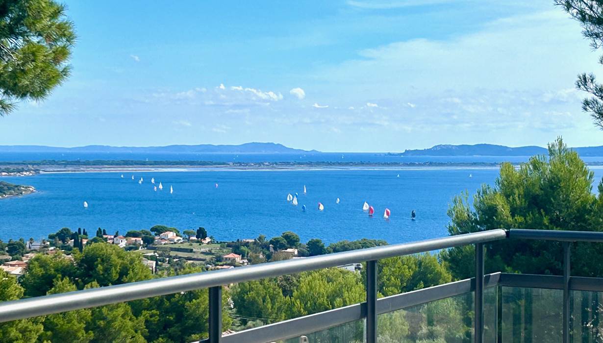 Vue sur La Presqu'Ile de Giens depuis la terrasse