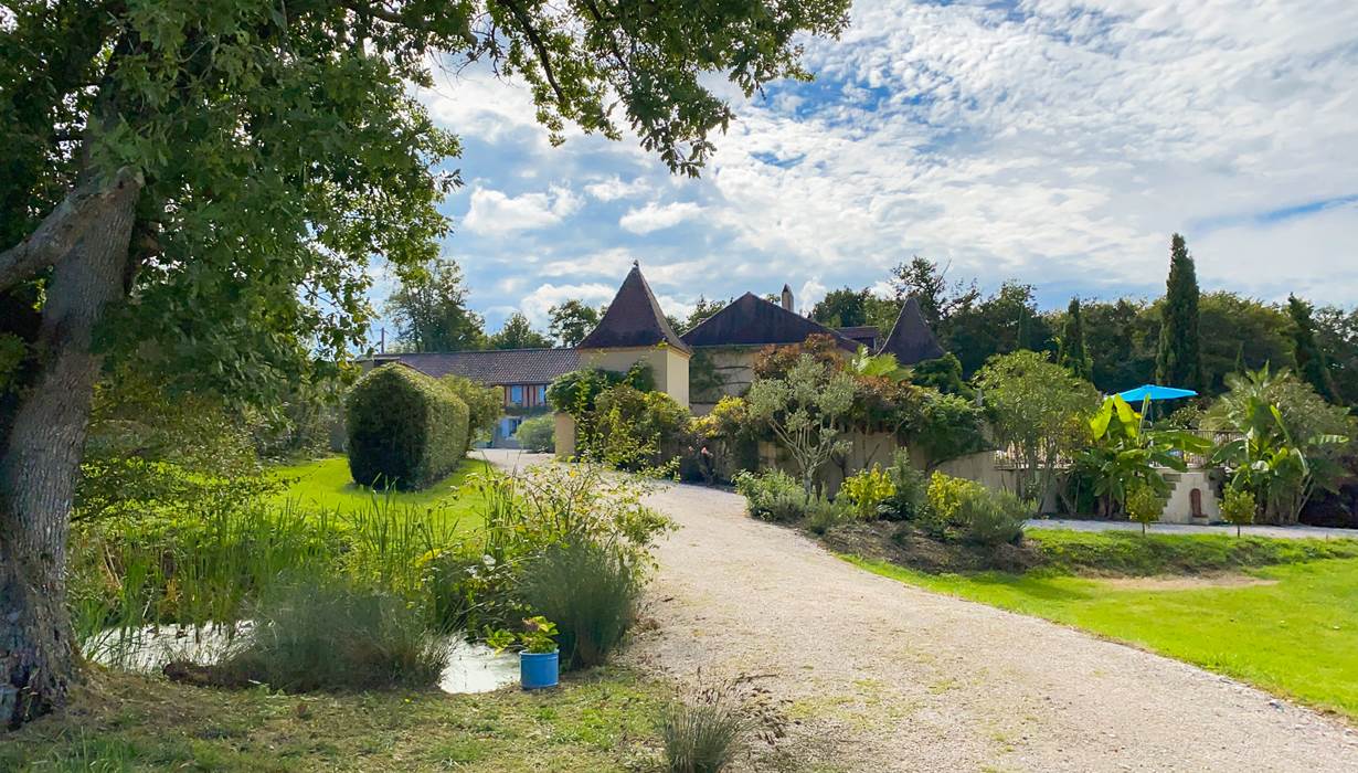 Maison Manechal_Entrance to the estate