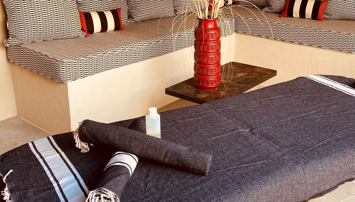 Massage professionnel pendant votre séjour. Il est possible de réserver votre massage. José/Artmassage vient directement dans votre chambre