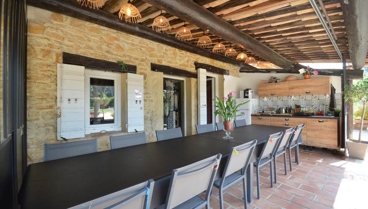 la terrasse et sa cuisine d été