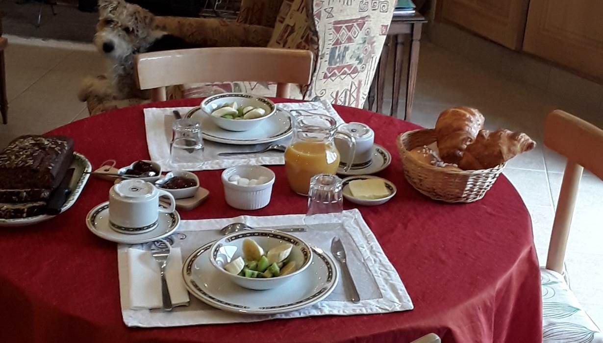 PETIT DEJEUNER PRES DU FEU