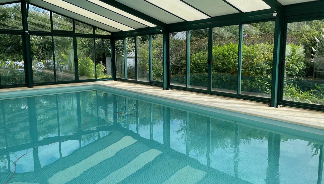 piscine-interieure-chauffee-sejour-relaxant-baden-golfe-du-morbihan