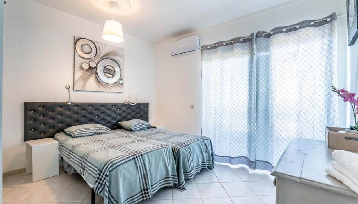 Chambre double numéro 5 St Raphaël avec balcon 