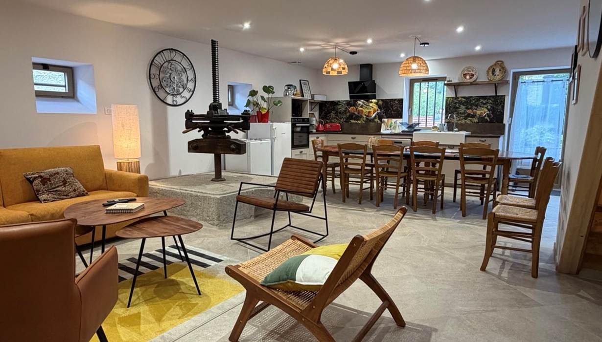 Vue sur la cuisine gite au mouton
