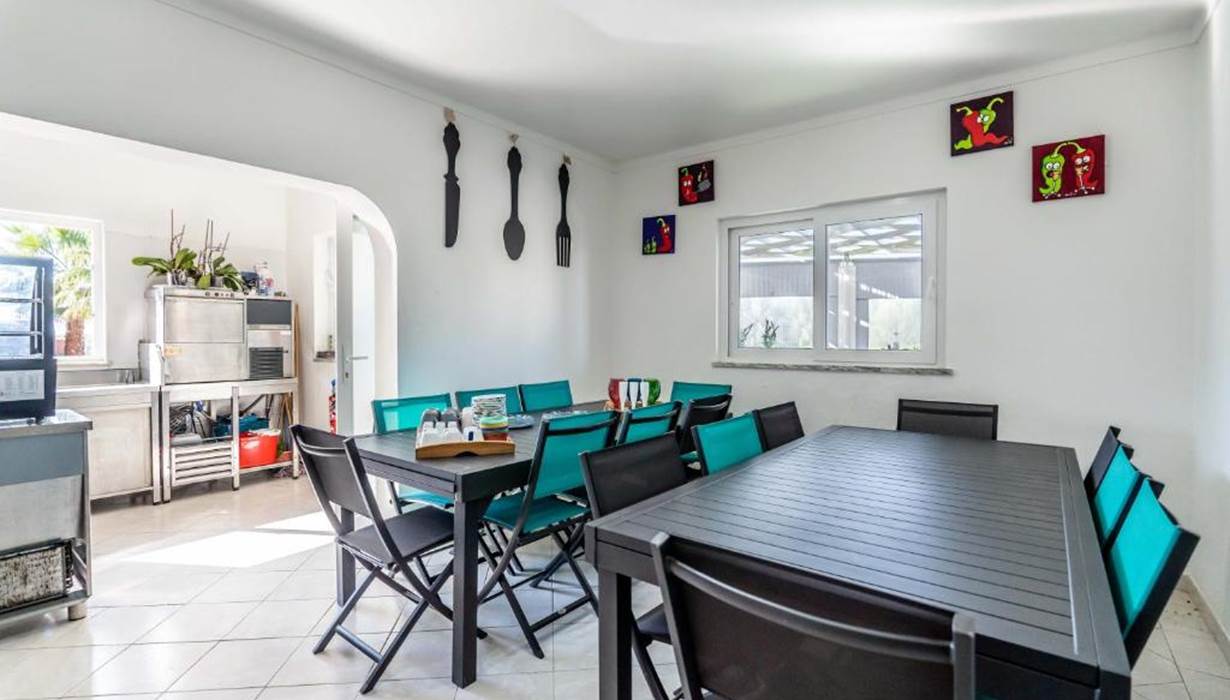 Espace repas a l'intérieur de la villa 